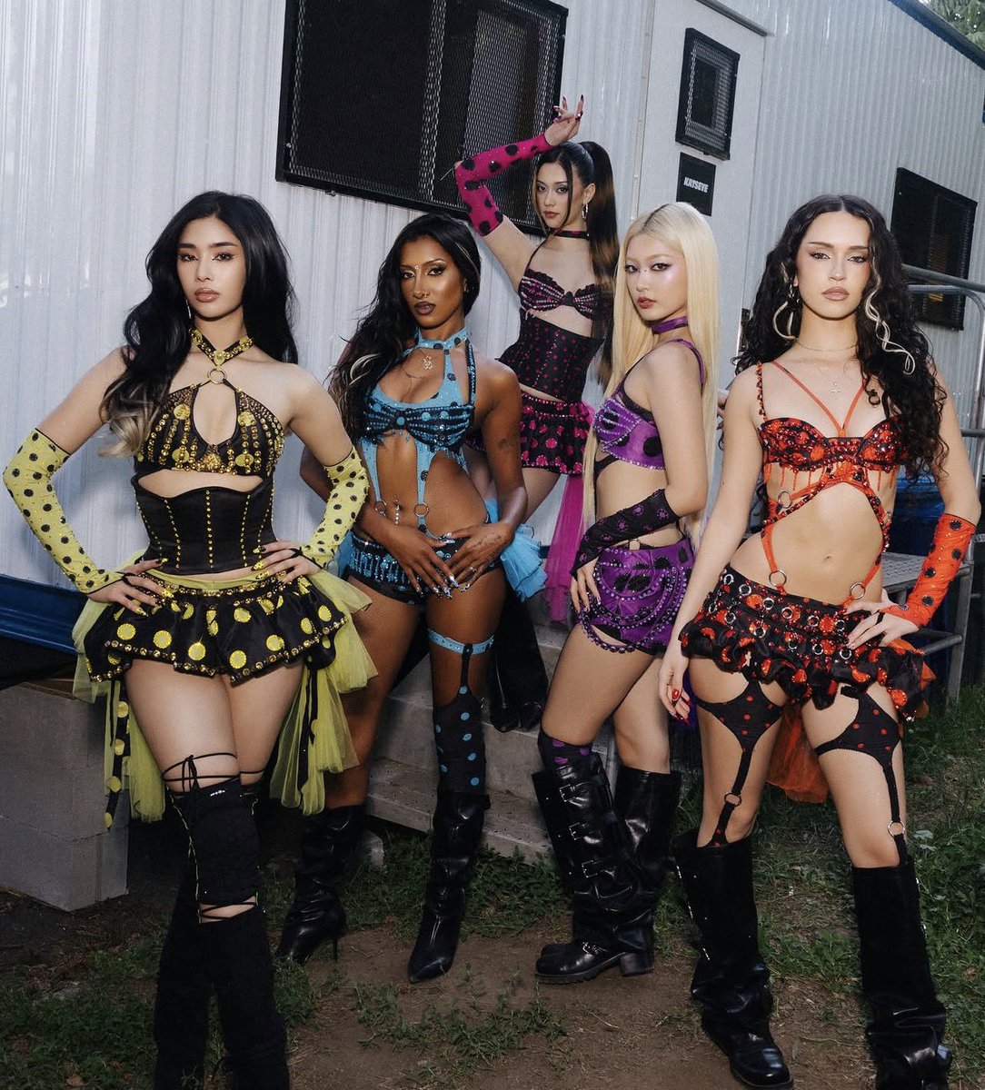 KallenReady's tweet photo. Come for me or not katseye looks amazing as just the 5 but we miss Manon dearly 
#katseye https://t.co/2M1dEPIG6w