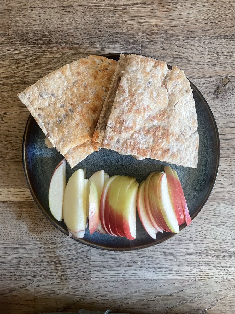 plvtterx's tweet photo. ~ tea! ~
applemaxxing from now on 🍎🍎🍎🍎🍎🍎 https://t.co/chDAf2tUvl
