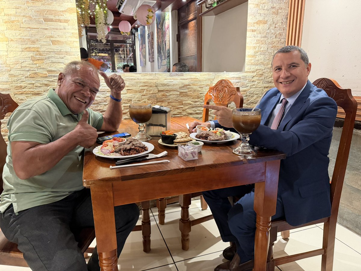 Jaime_RO74's tweet photo. Con mi amigo Hulk le estamos celebrando su cumpleaños número 65, cuando lo vean por los tribunales, salúdenlos ￼y bendígalo https://t.co/7RV4d5aZOD