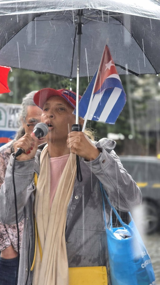EmbaCubaBelgica's tweet photo. 🔴 La comunidad patriótica en #Bélgica 🇧🇪 une su voz a la campaña "Europe, Wake Up", exigiendo el fin del bloqueo genocida contra #Cuba 🇨🇺.

La solidaridad y la soberanía no se bloquean. 

#CubaNoEstáSola https://t.co/eLX1DC85lX