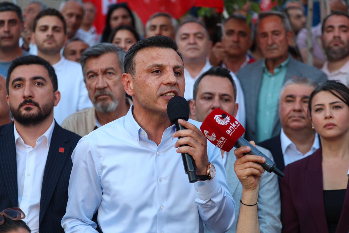 koymenesin's tweet photo. CHP Halktır, Halkın Dediği Olur!

Yoksulluğa, adaletsizliğe ve hukuksuzluğa karşı; eşitliğin, özgürlüğün ve demokrasinin egemen olduğu bir Türkiye için mücadelemizi kararlılıkla sürdüreceğiz.

Genel Başkanımız Sayın Özgür Özel’e, Cumhurbaşkanı adayımız Sayın Ekrem İmamoğlu’na ve seçilmiş belediye başkanlarımıza yönelik her türlü antidemokratik girişimin karşısında durmaya devam edeceğiz.

Maltepe’de “Geçim, Özgürlük, Adalet, Seçim” yürüyüşünde; Parti Meclisi üyelerimiz Sinem Kırçiçek ve Tolga Sağ, YDK üyemiz Av. Oğuzhan Cenan, İstanbul Milletvekilimiz Ali Gökçek, İl Başkanımız Özgür Çelik, il yöneticilerimiz, İlçe Başkanımız Kenan Otlu, ilçe başkanlarımız, meclis üyelerimiz, örgütümüz ve yurttaşlarımızla birlikte omuz omuza yürüdük.