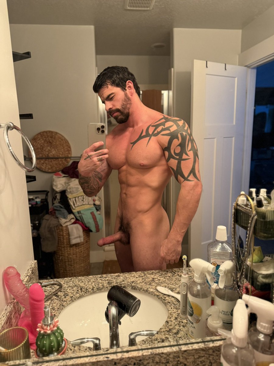 slashowensxxx's tweet photo. I need to do my laundry 😂😂 https://t.co/xf2VXz4MMq