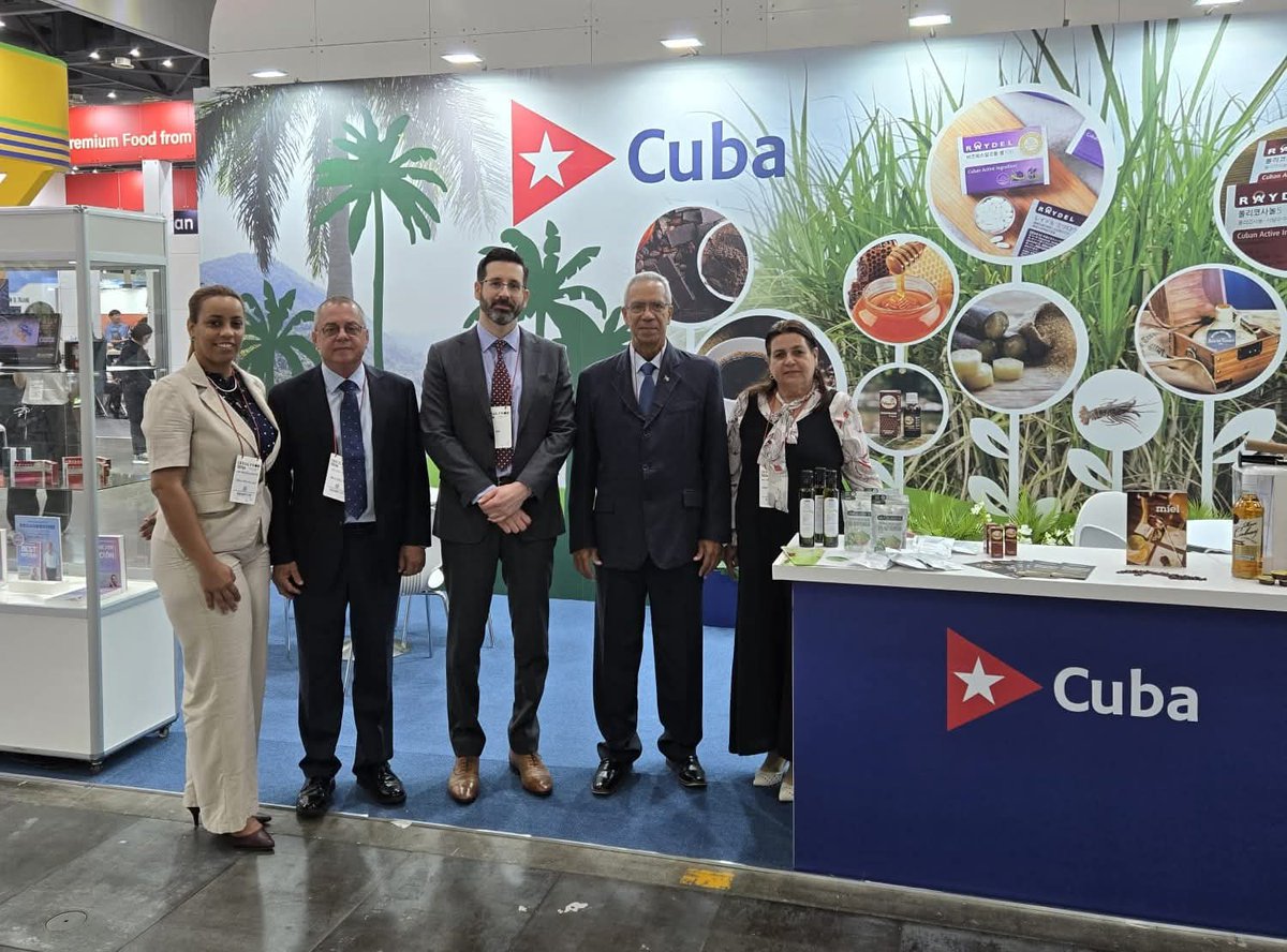 PizartPavel's tweet photo. Participan empresas cubanas de la mano de la @Camara_Comercio en la Expo del @SeoulFood&amp;Hotel presentes el @grupo_agroalim y
@minalcuba #ProduccióndeAlimentos
#CubaSoberana https://t.co/K9VpQa9n06