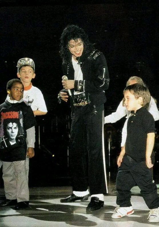 Majellachi8g's tweet photo. The aesthetic of Heal the world https://t.co/MWjGxoWFVo