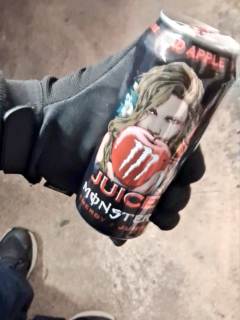 Clou3TH's tweet photo. I dotn have to buy a whole case this week horay ! https://t.co/RYtgc3onve