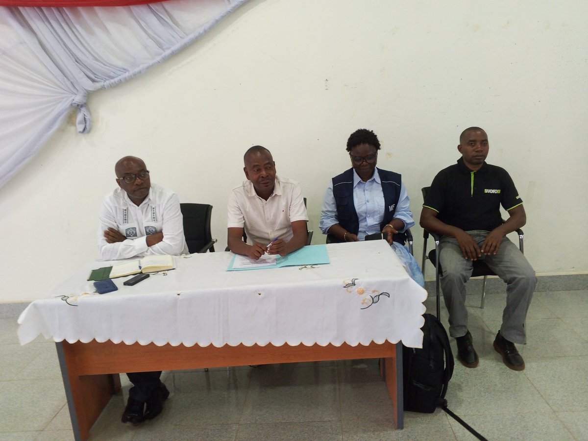 KayanzaCommune's tweet photo. Réunion à Kayanza le 10 Juin 2026 : lancement du programme PAM pour étendre la cantine scolaire avec des produits locaux, viser 100% des écoles d’ici 2032, et mobiliser la commune, coopératives et partenaires pour y parvenir. https://t.co/5ox2t4K6p1