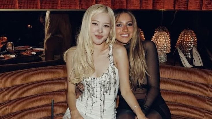 rosietonic's tweet photo. Rosé y collab con Laufey? Rosé y collab con Tate McRae?

Con quien será su primera collab femenina? 🙂‍↕️🌟✨ https://t.co/zda36NBpar