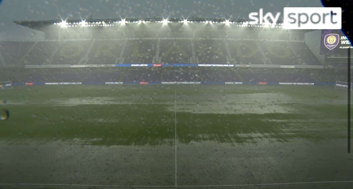 TouchlineX's tweet photo. 🚨 𝗕𝗥𝗘𝗔𝗞𝗜𝗡𝗚: The England game in the USA has been POSTPONED due to an heavy amount of rain! ⛈️ https://t.co/KY4PEnhnGH