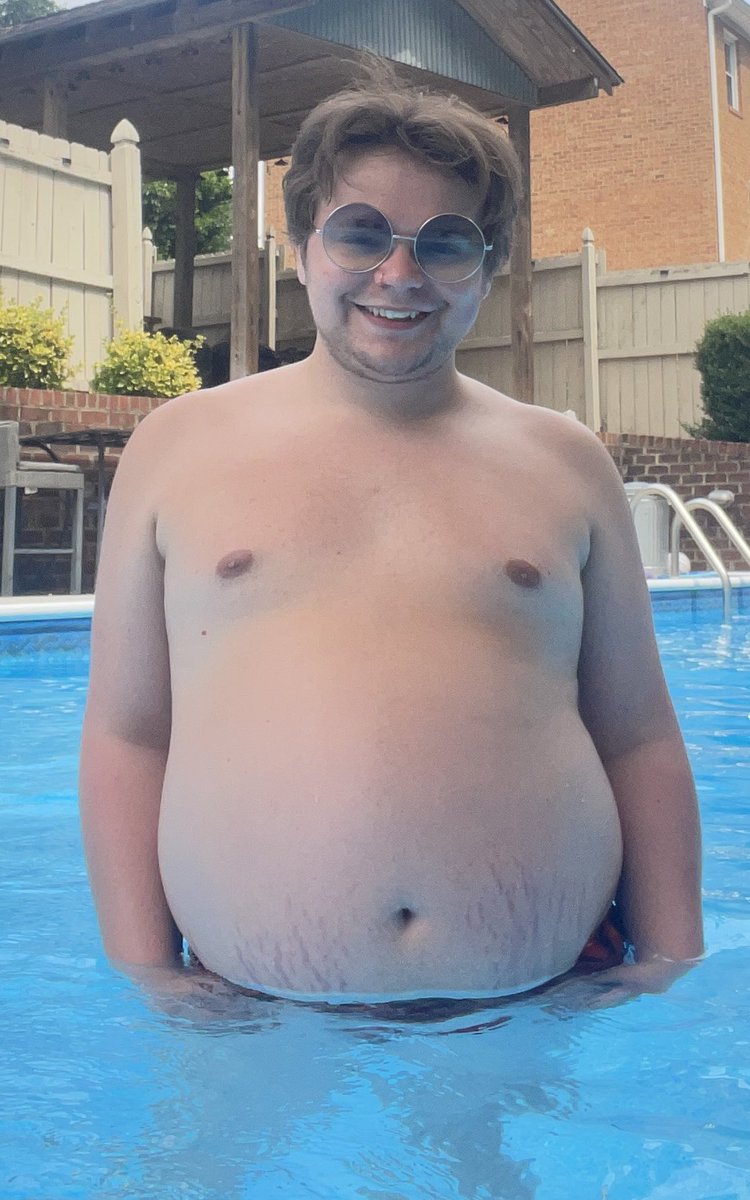 gainingrant's tweet photo. Who wants to rub some sunscreen on my belly? https://t.co/XJqcbqWaKS