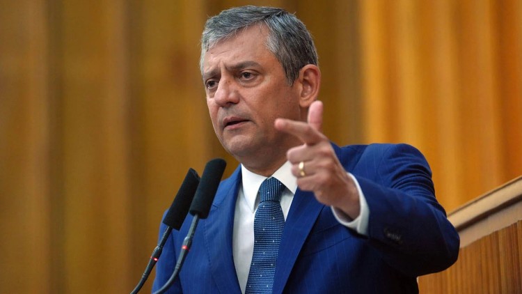 OGUNhaber's tweet photo. Özgür Özel'den 9 milletvekili için ihraç talebine sert tepki https://t.co/XEP8GOPnOr https://t.co/AFpSJodNWG