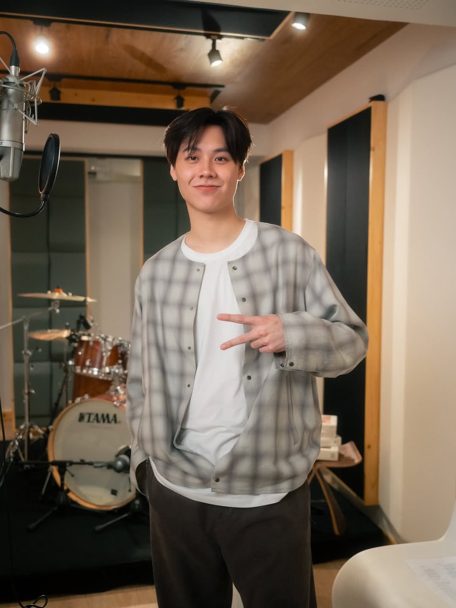 jumpintonnn___'s tweet photo. cr. musomatic.official/ instagram 
 ขอบคุณคุณ จั๊มพ์ พิสิฐพล @pisitpol_j ที่ให้เราดูแลในส่วนของการทำเพลง อัดเสียงร้อง พร้อม Mix &amp; Master 🎶 ในผลงาน Cover “Qing Fei De Yi” ครับ ✨🎙️

#จั๊มพ์พิสิฐพล #จั๊มพ์ #JumpPisitpolEkaphongpisit #JumpPisitpol #Jump #pisitpol_j #jumper_j https://t.co/cKn43fVTu5
