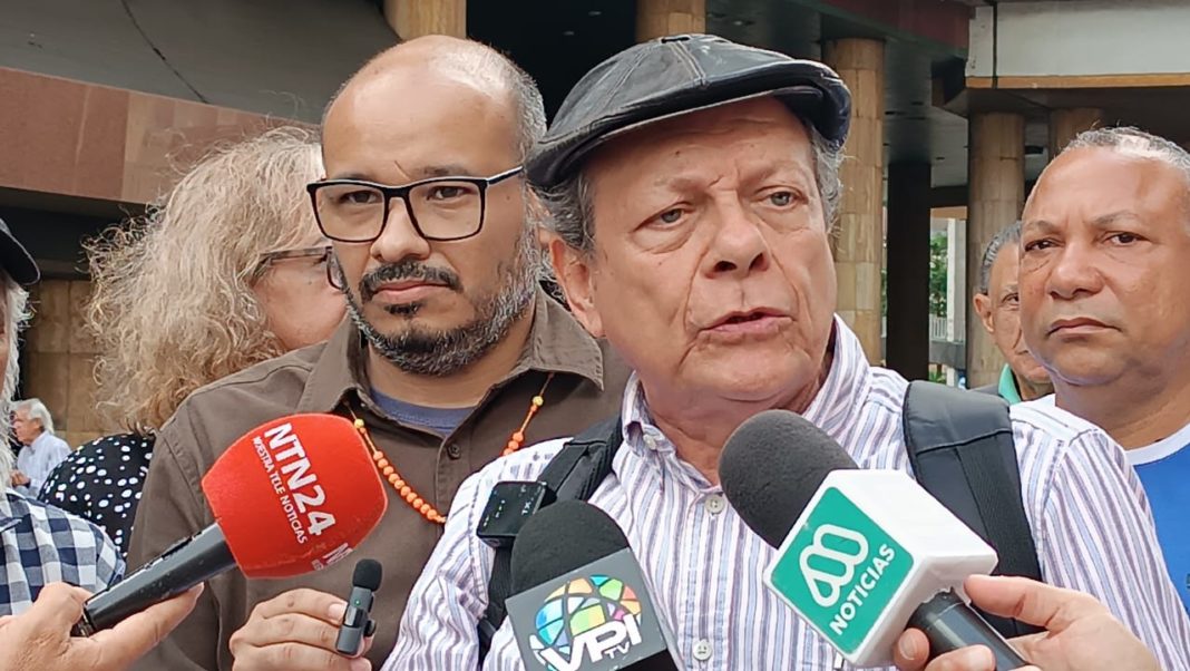 contrapuntovzla's tweet photo. Comité Defiéndela denuncia desacato constitucional frente al CNE y exige designación de una nueva directiva electoral https://t.co/uDsjXDIohM https://t.co/oZJiPkL1qA