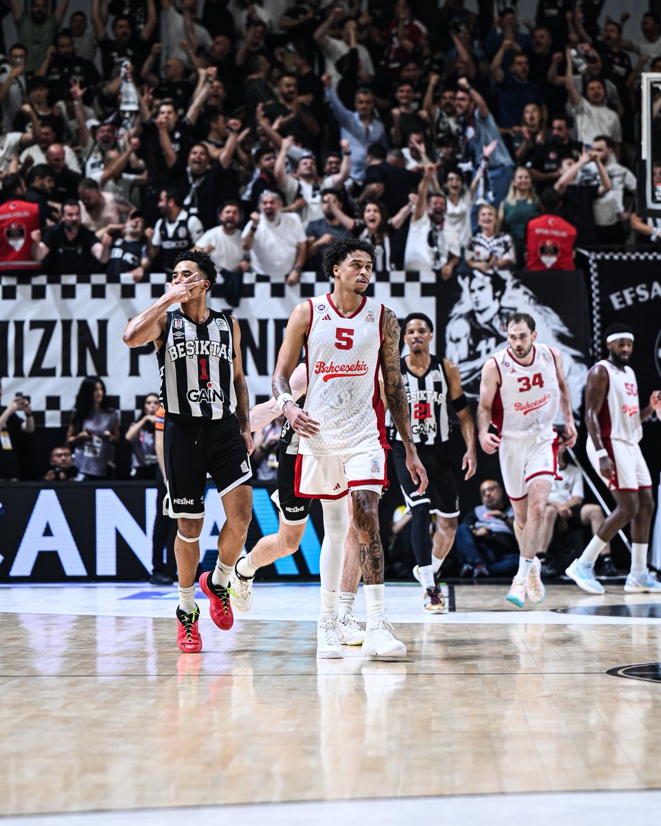 BJK_Basketbol's tweet photo. 𝐆𝐀𝐌𝐄 𝐂𝐇𝐀𝐍𝐆𝐄𝐑 ⚡ 𝑫𝒆𝒗𝒐𝒏 𝑫𝒐𝒕𝒔𝒐𝒏 

🏀 26 sayı
🎯 11/14 şut isabeti
💫 26 VP https://t.co/E7nK5wLTNG