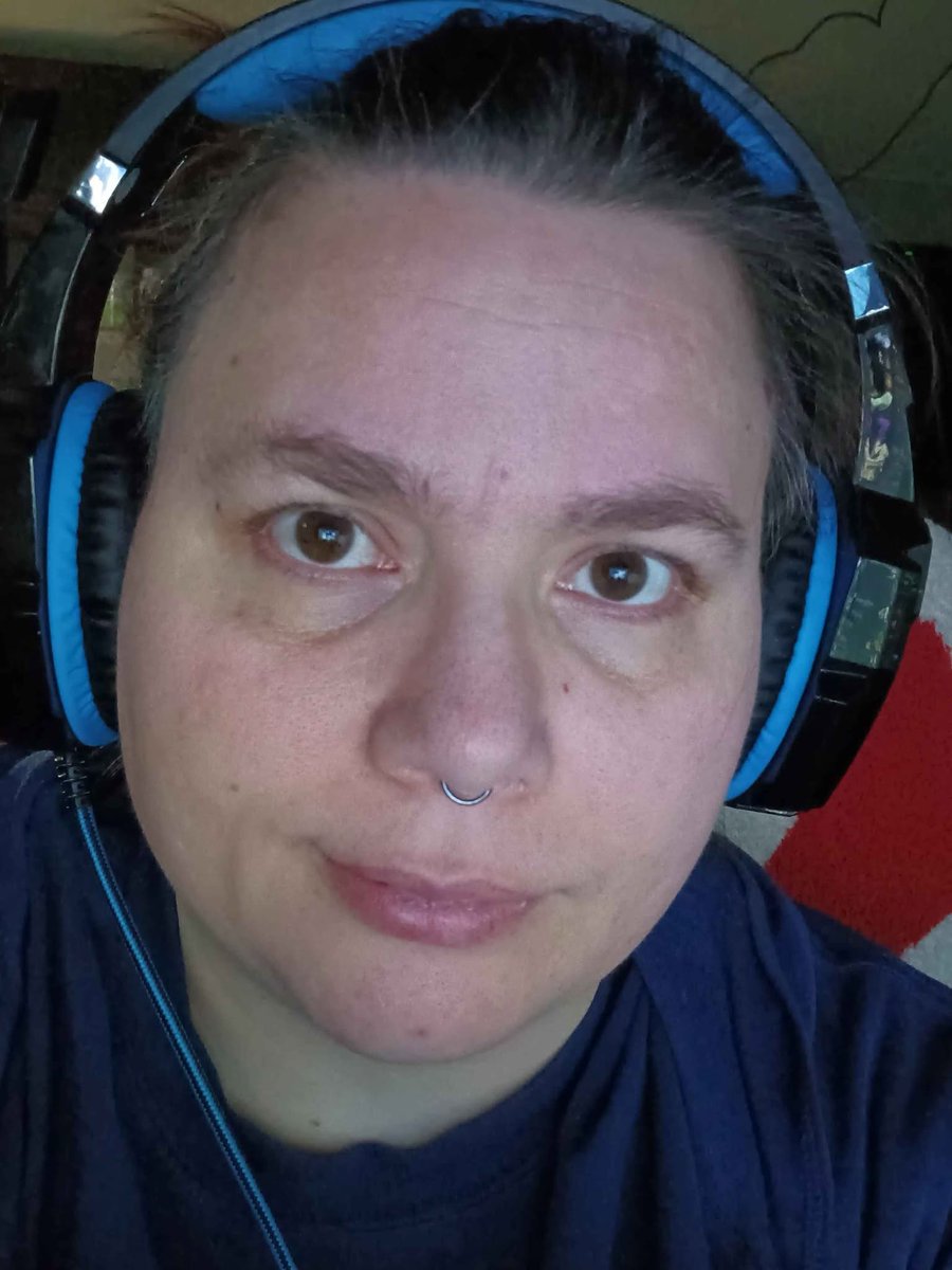 evilalmia's tweet photo. I know I posted my recent pic the other day but I went and compared it to March of last year when I was 2 months into my weight loss journey
It's insane to me and learning to love myself has been an amazing journey. 
#weightlossjourney #weightloss https://t.co/f8xTsnlZXa