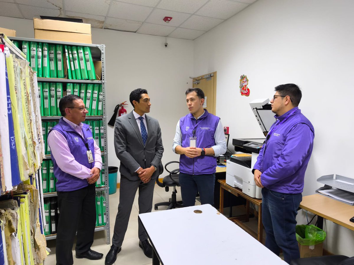 RCivil_Zona3's tweet photo. 📍🇪🇨 #Cotopaxi
El coordinador Zonal 3, Carlos Núñez, realizó una visita de supervisión a las agencias del @RegistroCivilEc en Latacunga, Saquisilí, Salcedo, Pujilí y Arces, con el propósito de verificar la calidad de los servicios y la atención que se brinda a la ciudadanía.🏢 https://t.co/Eliddi3tAs