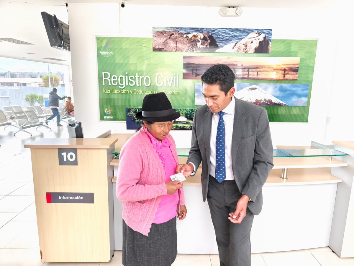 RCivil_Zona3's tweet photo. 📍🇪🇨 #Cotopaxi
El coordinador Zonal 3, Carlos Núñez, realizó una visita de supervisión a las agencias del @RegistroCivilEc en Latacunga, Saquisilí, Salcedo, Pujilí y Arces, con el propósito de verificar la calidad de los servicios y la atención que se brinda a la ciudadanía.🏢 https://t.co/Eliddi3tAs