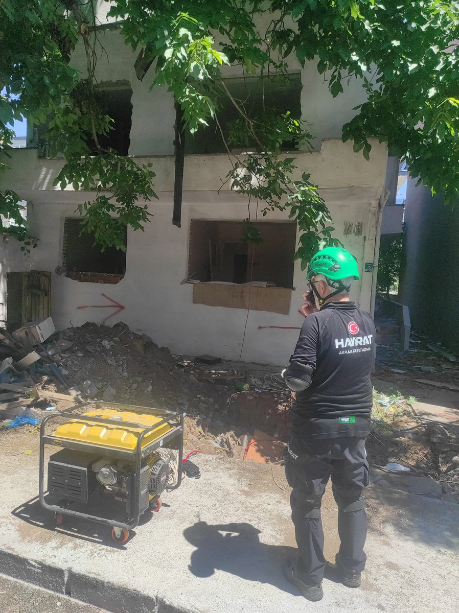 hayratsar's tweet photo. Hayrat Arama Kurtarma Çanakkale Ekibimiz, AFAD koordinasyonunda gerçekleştirilen “Fırtına, Dolu ve Hortum” temalı afet tatbikatına katılım sağlamıştır. Ekibimiz, düzenlenen tatbikatta hem masa başı planlama çalışmalarında hem de saha uygulamalarında aktif olarak görev almıştır. https://t.co/T6letgtDRG