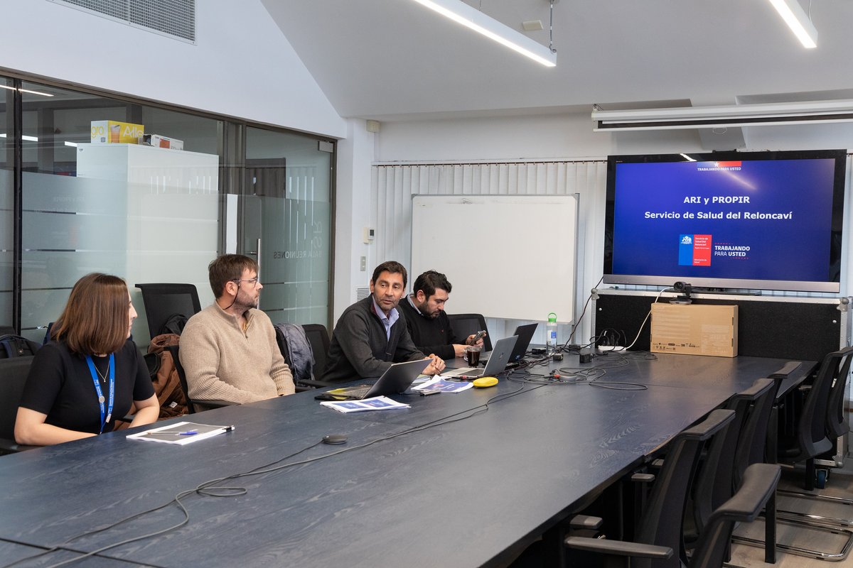 SSDelReloncavi's tweet photo. El Servicio de Salud Del Reloncaví, Rodrigo Bardón y Ma. Isabel Martínez, presentaron el Anteproyecto Regional de Inversiones ante consejeros regionales, priorizando el financiamiento de infraestructura, programas, reposición y adquisición de equipamiento. https://t.co/rFGbwIYJ64