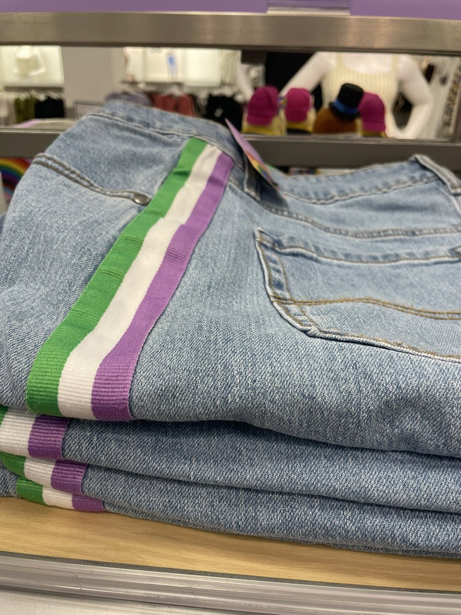 whatscharlotte's tweet photo. tag an oomf who’s rockin the genderqueer jorts https://t.co/istpKgeYX1