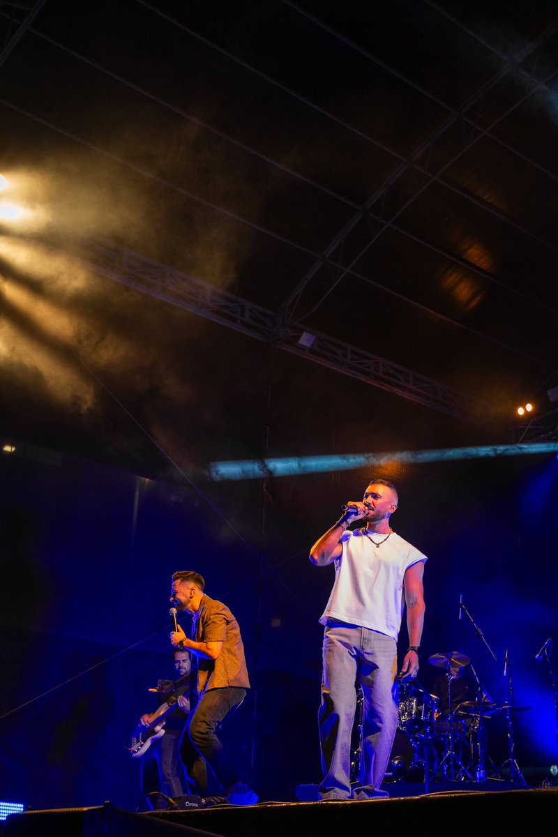 HeartbreakersRM's tweet photo. Há noites que ficam ✨

Ontem, em Famalicão, vivemos uma dessas noites.

Obrigado a todos os que estiveram connosco nas Festas Antoninas 2026. Obrigado pelo carinho, pela energia, pelas vozes e pela forma como nos receberam.

Famalicão, até breve 💛

#heartbreakersrm #concerto https://t.co/Na9FAbT7ZG