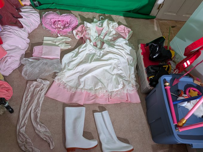 GracideaClub, PvcVee - 1 pic. Wore a very silly outfit out a few days ago, the most "sissy" I have ever been in public. Heavy PVC dress paired with a big poofy bonnet and... a full diaper. I couldn't have been more shy and blushy if I tried, it was an incredible experience with a few people encouraging me on. https://t.co/wTH0uRRDdC