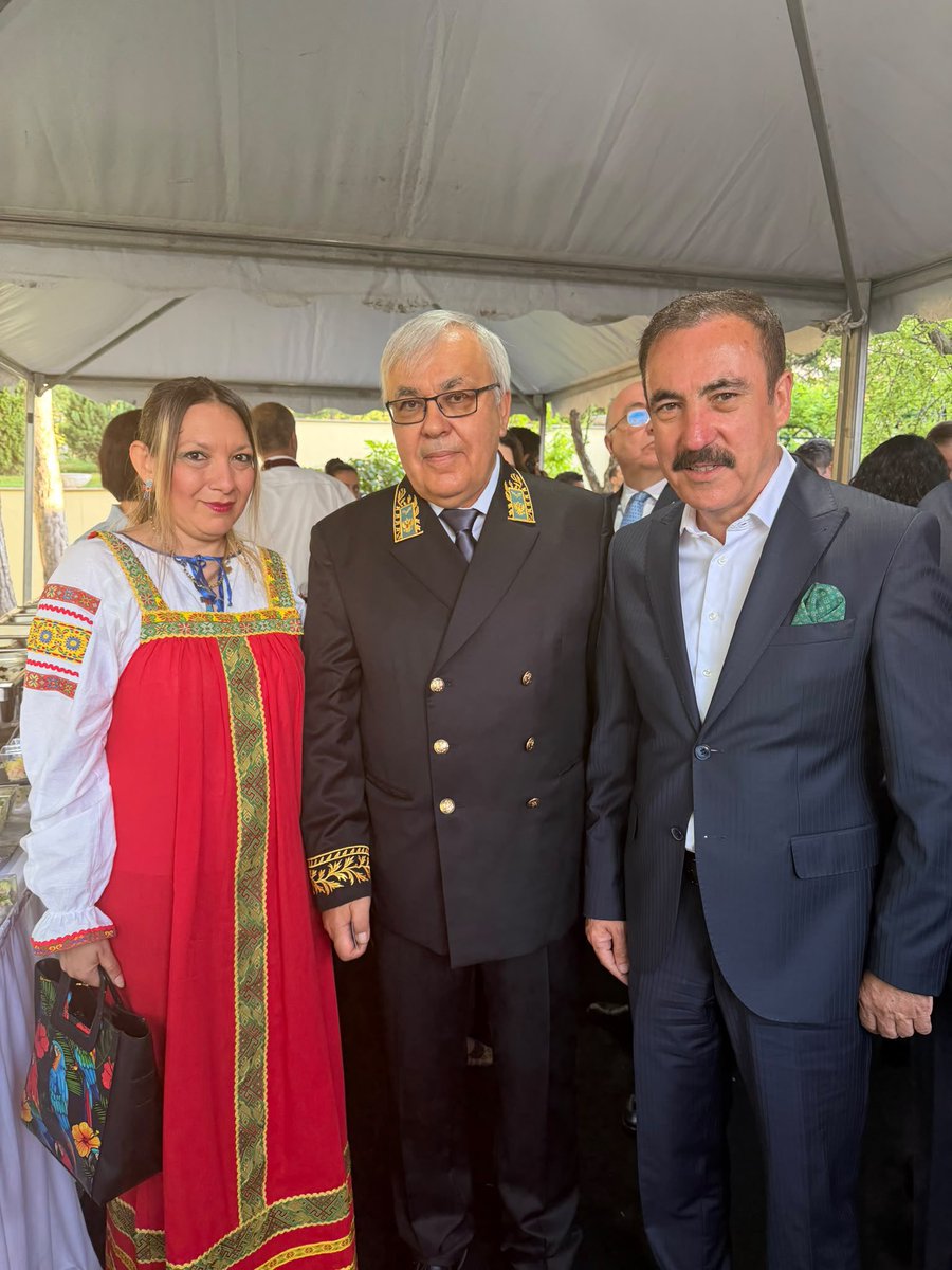 HilmiYaman06's tweet photo. Rusya Federasyonu Ankara Büyükelçiliği’nin, “Rusya Günü” dolayısıyla düzenlediği resepsiyona katıldık. Türkiye Büyükelçisi Sayın Sergey V. Vershınn'e davet ve ev sahiplikleri için teşekkür ederiz…

@RusEmbTurkey https://t.co/CRGtc8K6Jf