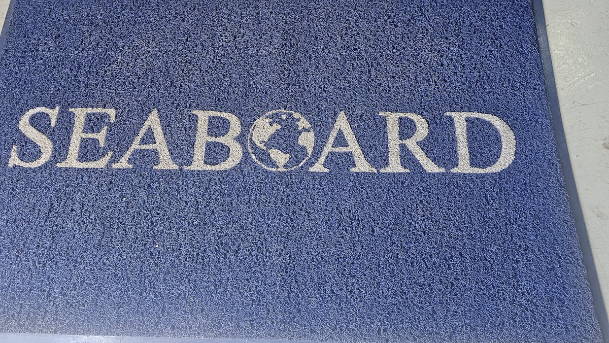 gabrielmercedez's tweet photo. Firme en #SEABOARD dando la mejor #EnergíaLimpia que nos caracteriza desde 1990.
#36Aniversario @ArmandoGRodrigz https://t.co/FN0PkU1DpY