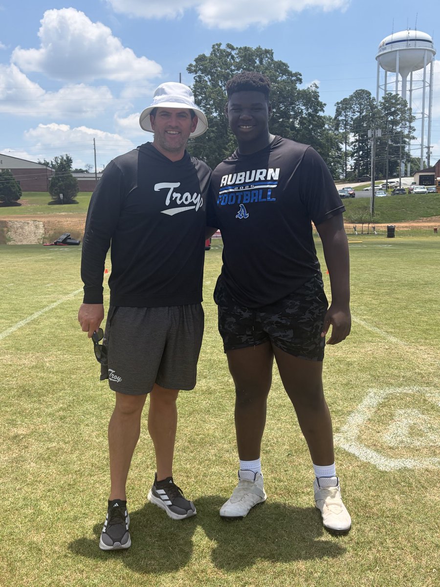 Moses__Gibbs's tweet photo. Extremely blessed and grateful to receive my first D1 offer from Troy University!!! @troyfootball @gerardparker @positioncoach @auburnhighFBRecruit @auburnhighFB @al7afootball @alpreps https://t.co/Lyl50qWFsd