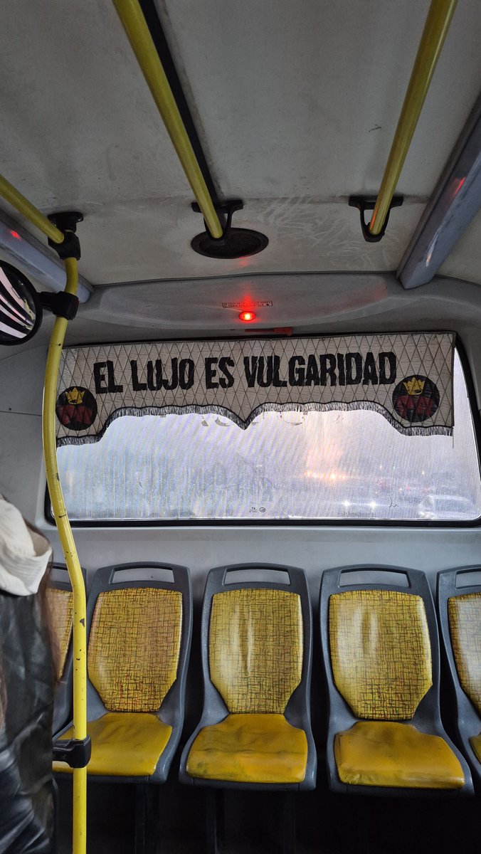 mdemugui's tweet photo. 3 días antes del suceso saqué esta foto para este hilo que me divierte solo a mi y me olvidé de subir. 

Pensando en ese colectivero del 440. https://t.co/eUaPvyzdVK