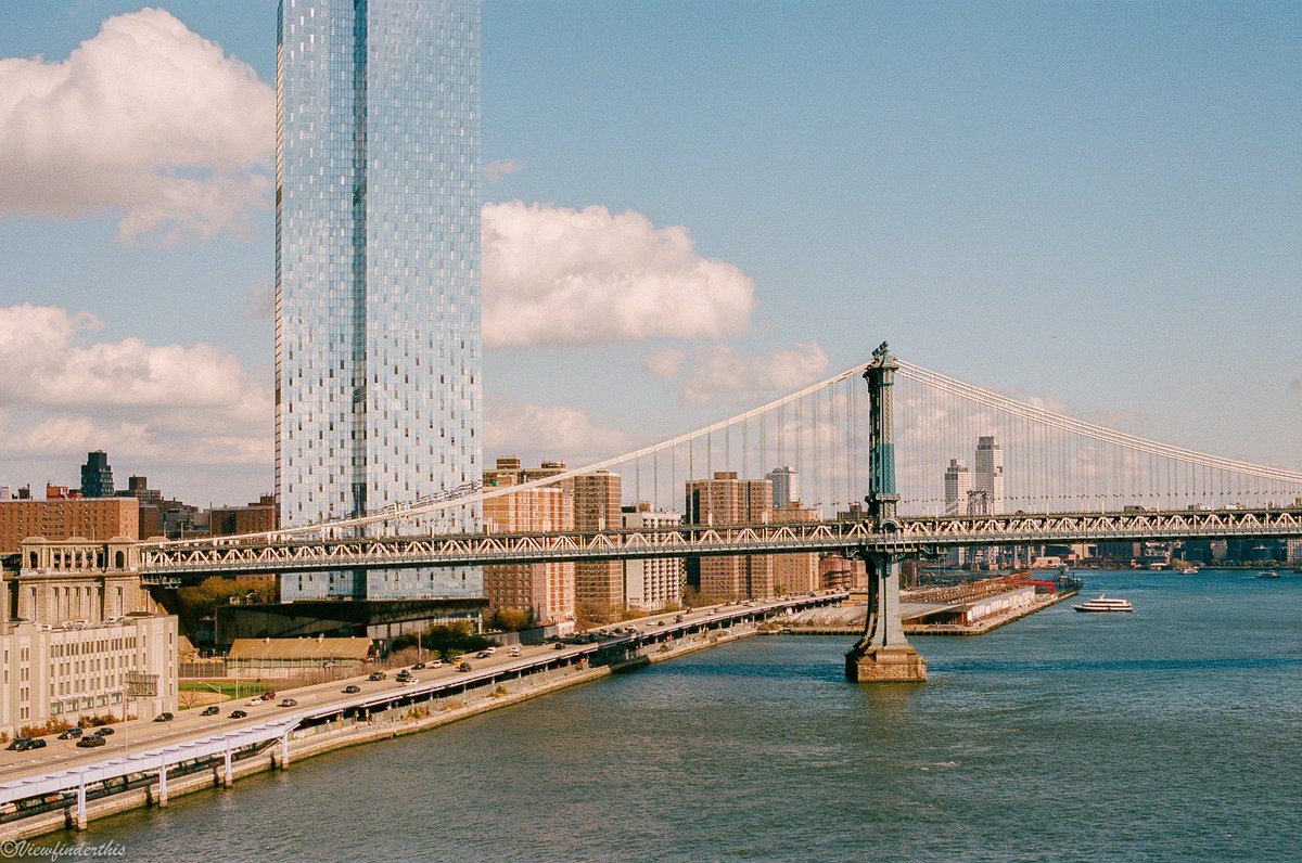 viewfinderthis's tweet photo. NYC on 35mm Film https://t.co/ybwupWxJLb