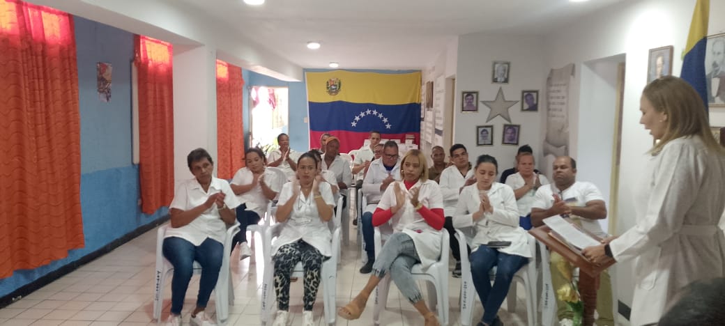 cubacooperaven's tweet photo. ¡Misión cumplida en #Guárico! 🇨🇺🇻🇪 Con orgullo despedimos a dos colaboradoras que sembraron salud y esperanza con puro altruismo y profesionalismo. Gracias por su inmenso humanismo. ¡Feliz regreso a la Patria que las contempla orgullosa!

#CubaCoopera #CubaPorLaVida https://t.co/vo5aEz1aoe