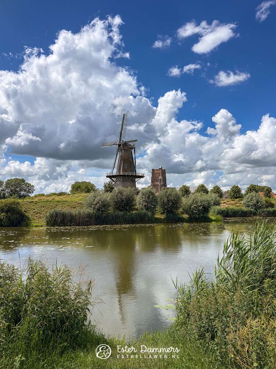 ByEstrella's tweet photo. Vier foto's van #molen 'Nooit Gedagt' in #Woudrichem https://t.co/5tKPy75uW5