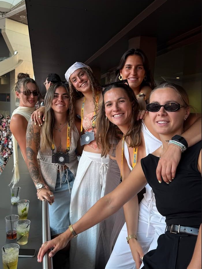 elsaa_fdzzz's tweet photo. "un verano sin ti" siendo la canción exclusiva del concierto de bad bunny hoy 🥲

"te juro que yo no me imaginaba
lo que se sentía ni cómo sería
un verano sin ti" https://t.co/4NrkFzYHe6