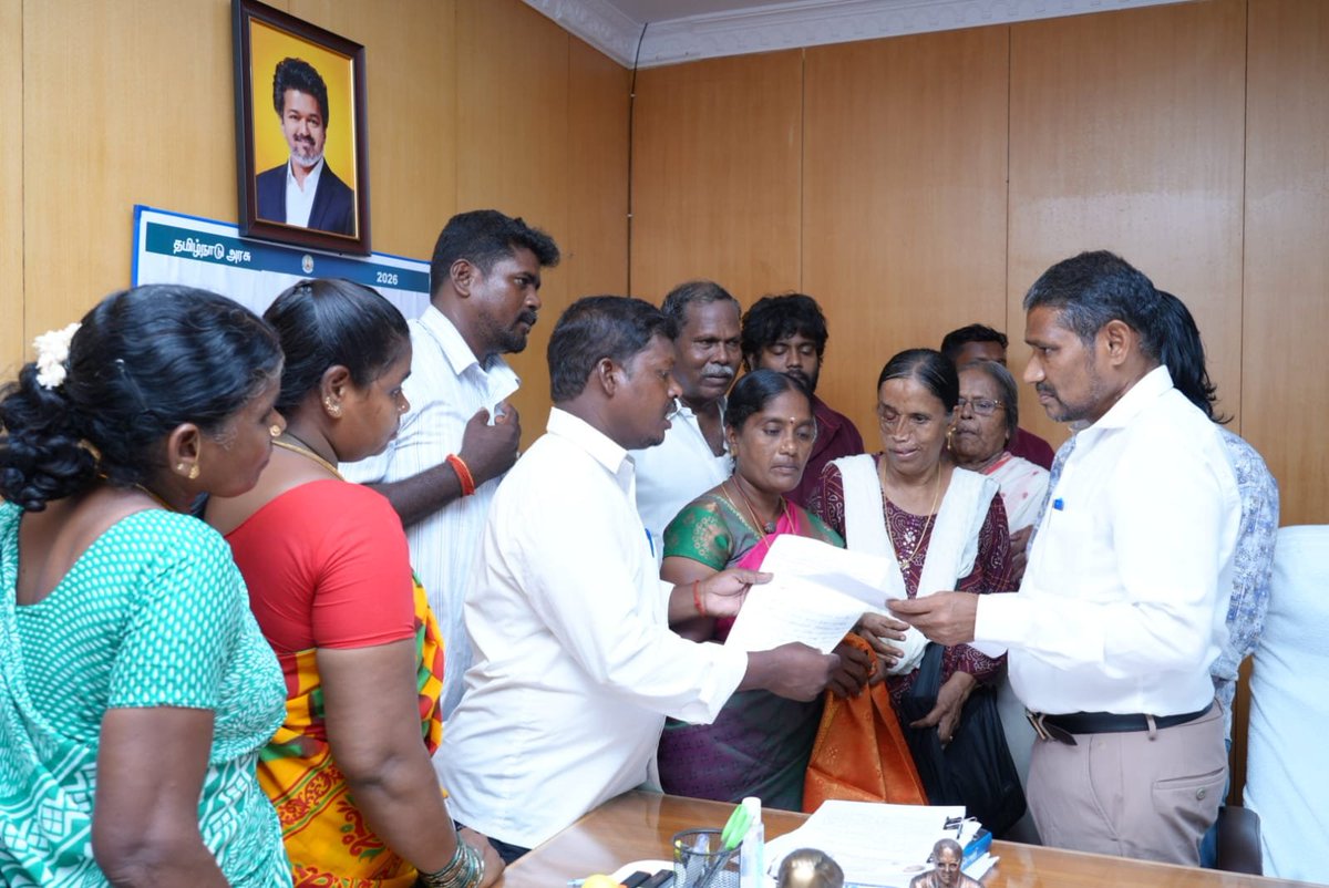 prasaht_'s tweet photo. The government is barely a month old, and the Social Justice Minister has been in office for just twenty days. Yet, his chamber is overflowing every day with people carrying petitions and demands. That alone shows how many of their problems were left unresolved for years. https://t.co/iutmstwFFR