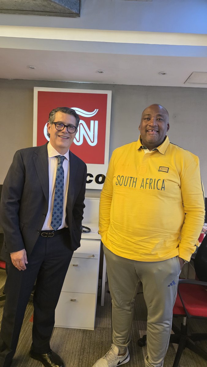 MarioCNN's tweet photo. El Ministro de Deportes de #Sudáfrica  🇿🇦 @GaytonMcK vaticina un empate 1-1 en el partido inaugural contra #México 🇲🇽. En #Perspectivas conversamos con él previo a la inauguración del Mundia 2026. 4pmMx 6pmET. @CNNEE https://t.co/quKDcWm3Hw