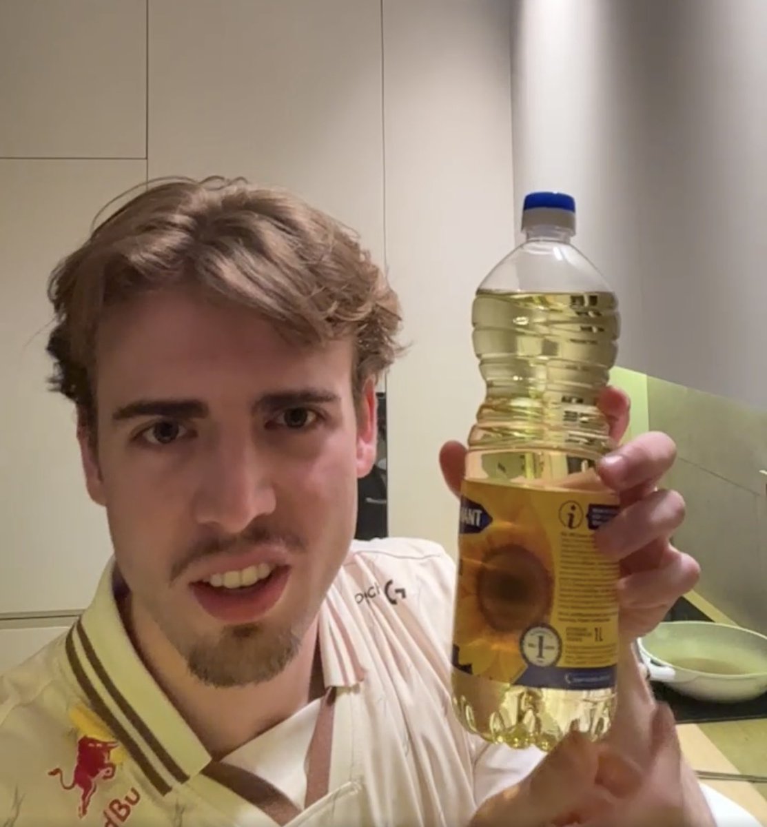 Clickx17's tweet photo. @fettR6S Bro can’t take ANYTHING seriously https://t.co/DbXr3Fp191