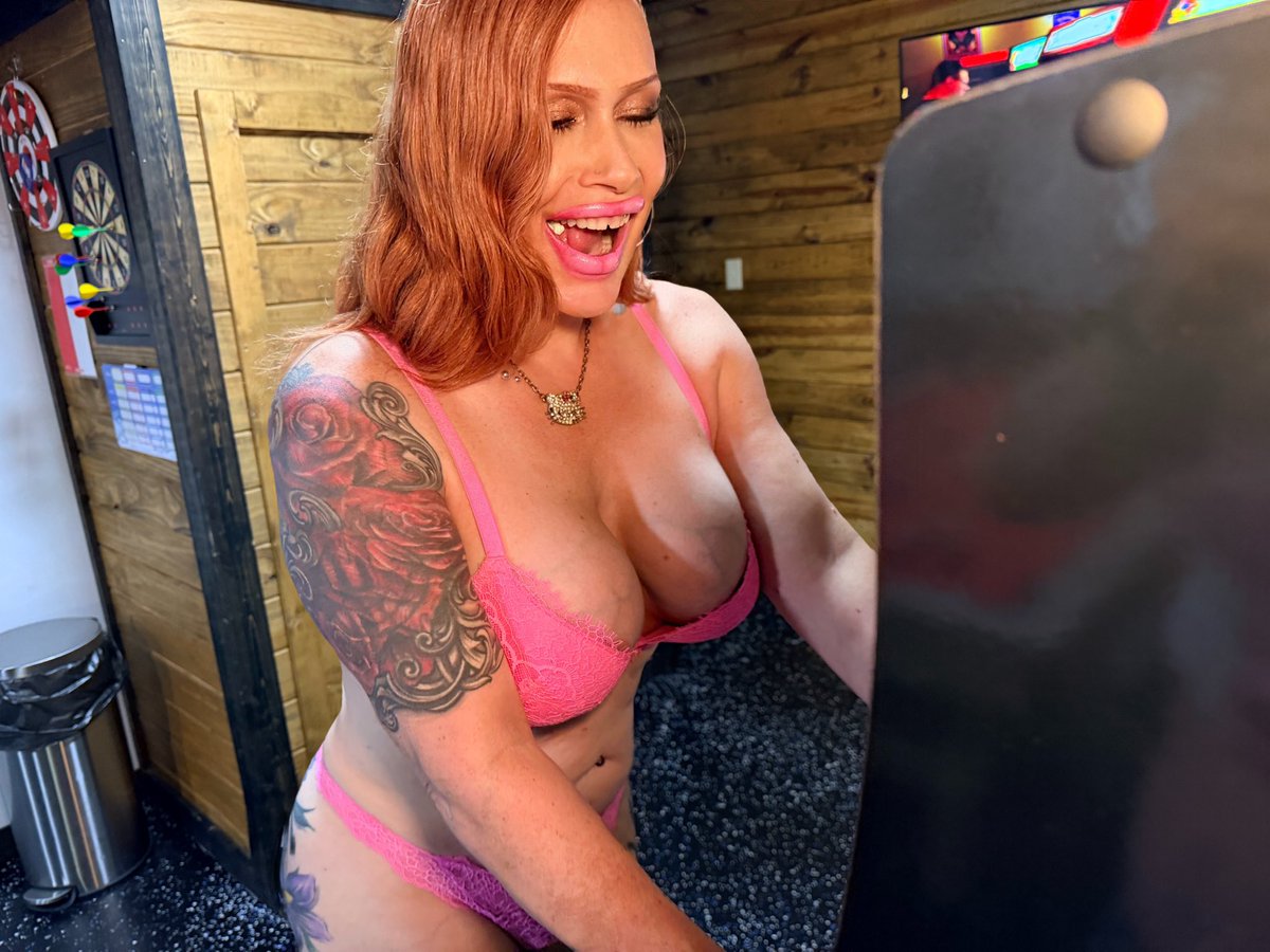 TsRavenRoxx's tweet photo. Old bitch, playing old school Dig Dug on an arcade console. Having fun getting my ass kicked by that damn dragon! @kimberhaven https://t.co/mGXy6aG4ht