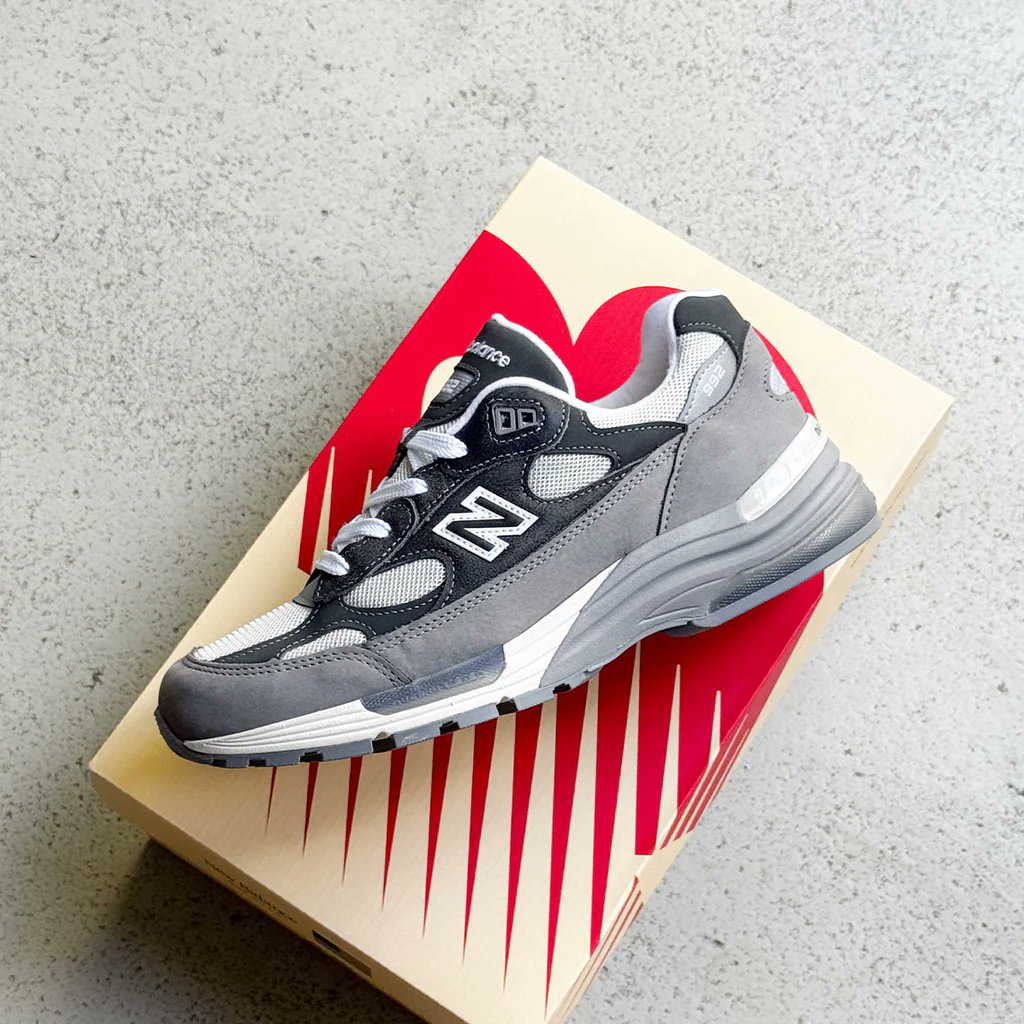 SOLELINKS's tweet photo. Ad: LIVE at 3pm PT/6pm ET
New Balance Made in USA 992 ‘Shadow Grey/Turtledove’

Asphaltgold:https://t.co/JXElJoplXC
BSTN:https://t.co/JSxZzU140r

New Blanca Made in USA 1300 ‘Slate Grey/Permafrost/Harbor Grey’
Asphaltgold:https://t.co/NYzQaJY48q
BSTN:https://t.co/5Nhkt3cTka https://t.co/kozwGqgFjz