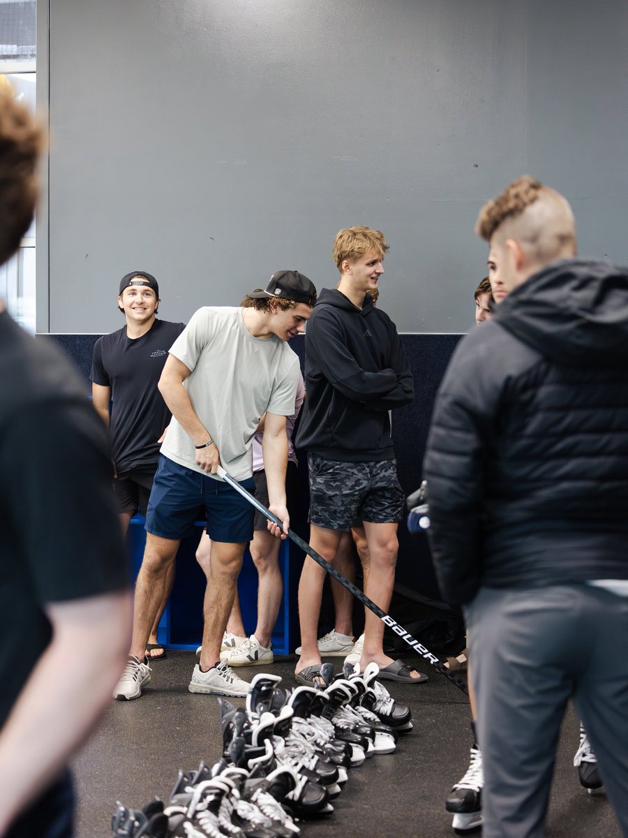 FargoForce's tweet photo. Gettin’ fitted⚡️
#ForceNation⚡️ | #USHL https://t.co/1fWNMKPj2n