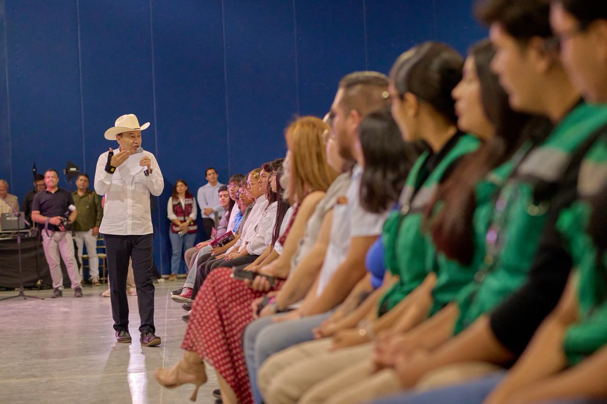 AlfonsoDurazo's tweet photo. Con la entrega de la Beca “Sonora de Oportunidades” en Puerto Peñasco seguimos impulsando el bienestar de nuestras y nuestros jóvenes.
Con este apoyo podrán continuar su formación y alcanzar sus metas profesionales. https://t.co/5vl1PwksIM