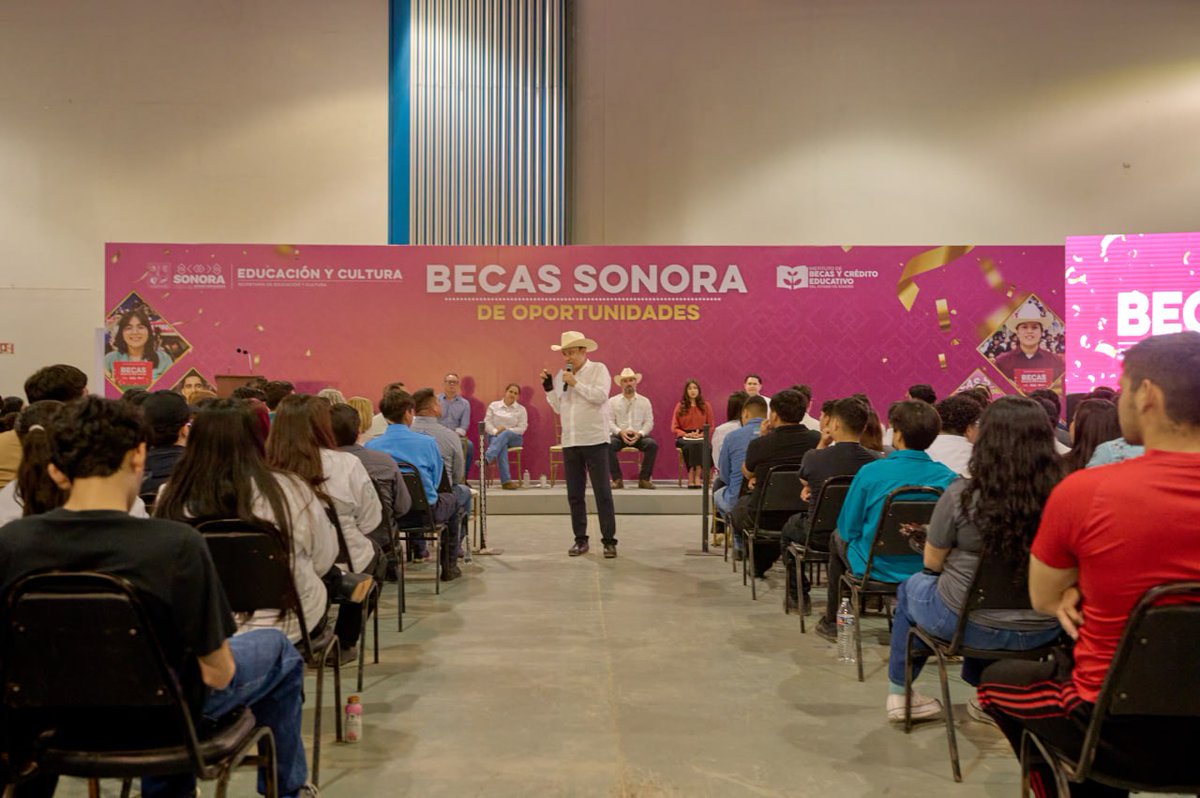 AlfonsoDurazo's tweet photo. Con la entrega de la Beca “Sonora de Oportunidades” en Puerto Peñasco seguimos impulsando el bienestar de nuestras y nuestros jóvenes.
Con este apoyo podrán continuar su formación y alcanzar sus metas profesionales. https://t.co/5vl1PwksIM