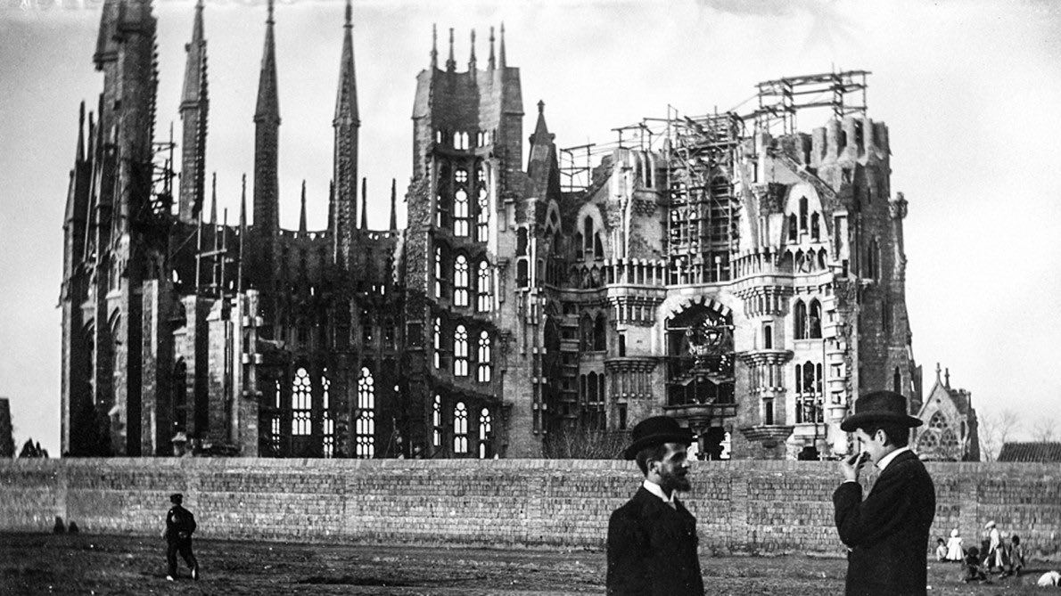 Arqbra's tweet photo. Anton Placid Guillem Gaudí Cornet. | 
Catalán: Antoni Gaudí i Cornet ￼ | 25 de junio de 1852
Reus o Riudoms, Tarragona, España - 10 de junio de 1926 (73 años),  Barcelona (España). 100 años. #100añosgaudí #Gaudí ￼ https://t.co/2TNS71Hari