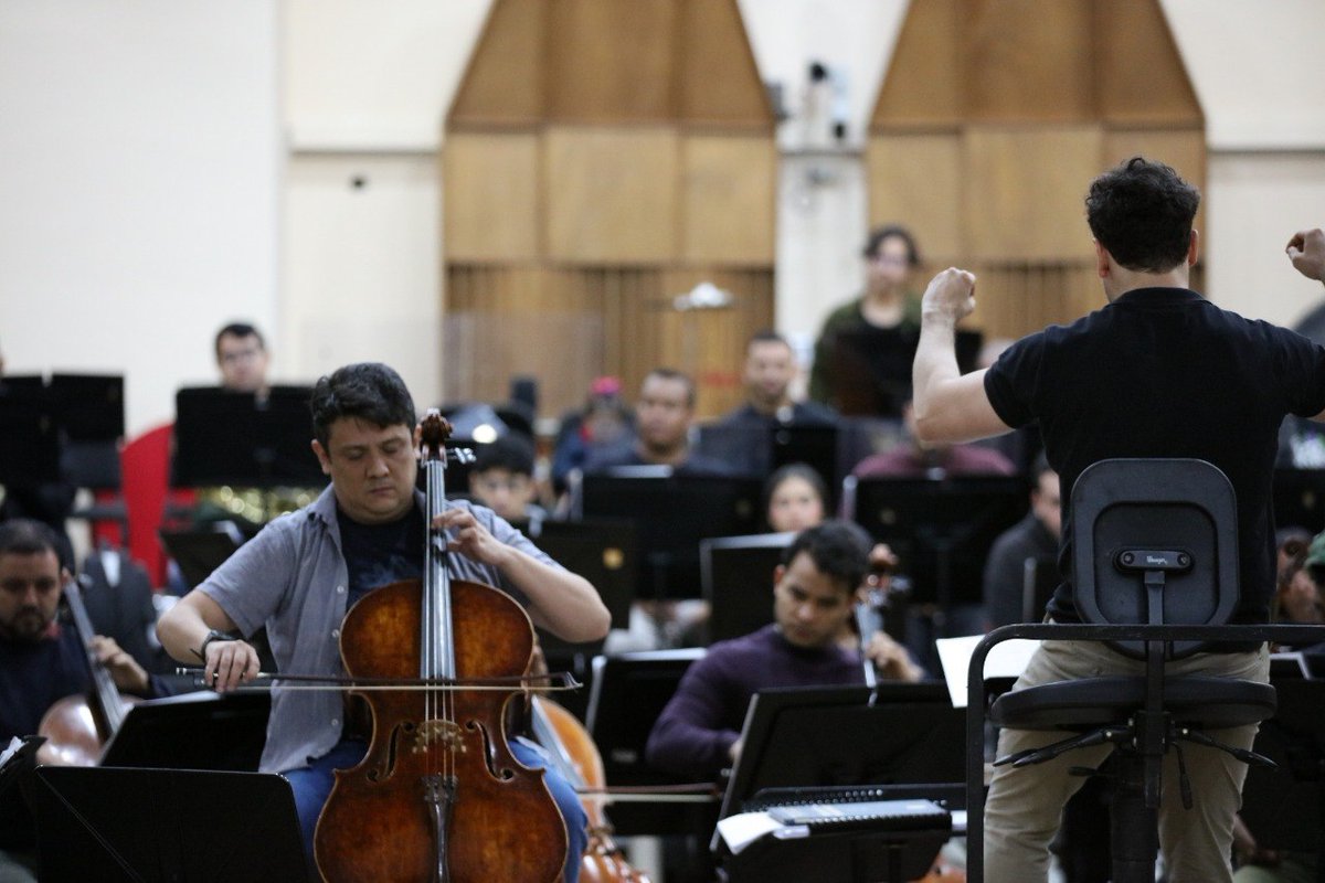 elsistema's tweet photo. El director chileno-italiano, Paolo Bortolameolli, asumirá la batuta al frente de la emblemática Sinfónica Simón Bolívar de Venezuela, este sábado 13 de junio, a las 5:00 p.m., en la majestuosa Sala Simón Bolívar de Quebrada Honda. Leer más: https://t.co/G7bZ5ViKKq https://t.co/PSTUZxiJRK