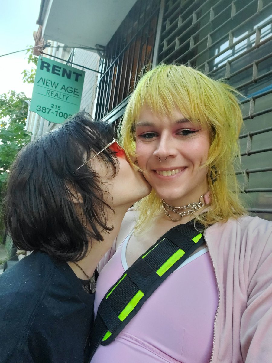 jetsetladio's tweet photo. the creature was actually really cute so shes my girlfriend now https://t.co/gFgwFsw7lV