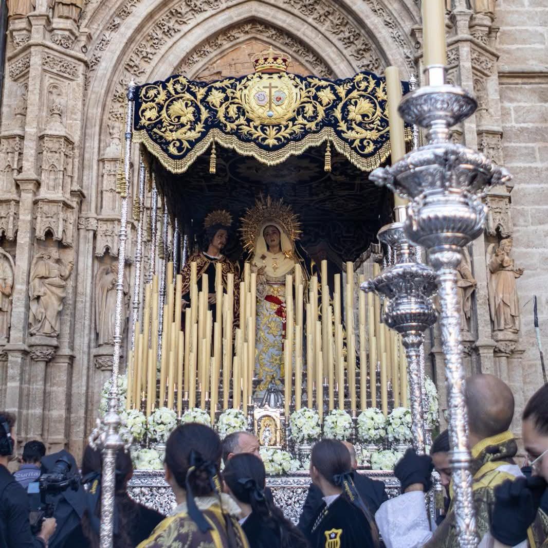 Manu_Lamprea's tweet photo. 🔴 @Jesus_Despojado contrata a @BMjulianCerdan para el próximo Domingo de Ramos de 2027 para que acompañe a Dolores y Misericordia. Alcanza así su tercer contrato en Sevilla. 

🎶 Liceo de Moguer no continuará tras el paso de palio. https://t.co/J4kWL3tbVW