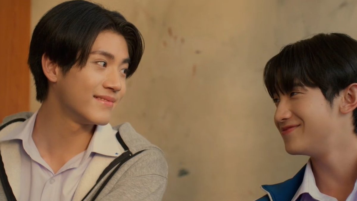 mfridxy's tweet photo. คำว่า ‘ ชอบโก๋หนึ่ง ’ แปะอยู่ในสายตาโก๋สองเลยด้วยซ้ำ ! 

TONSOM 5TH EPISODE 

#WhenOrangesFallEP5
— #AlmondProgress https://t.co/gdfZ6p3mDd