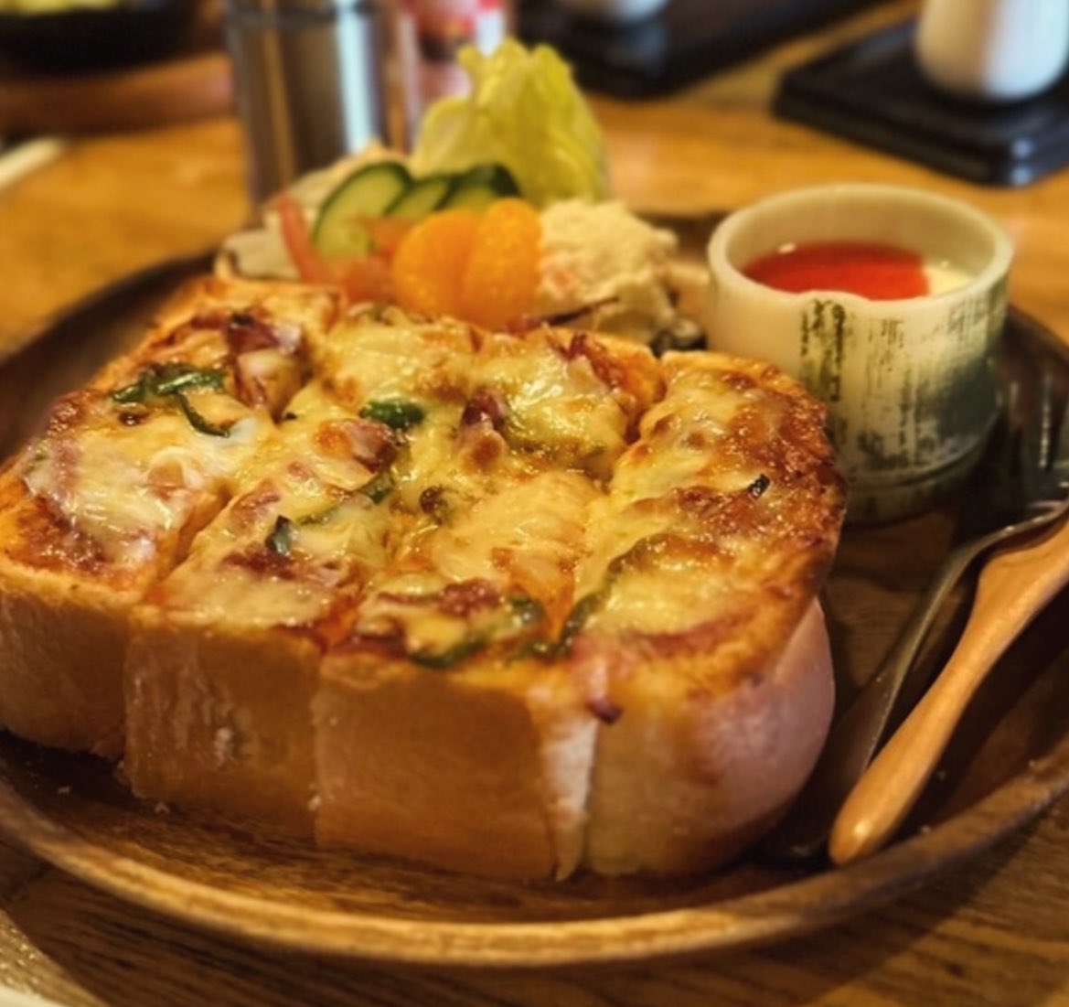 coffee87samurai's tweet photo. 根強い人気のピザトースト‼️特に、火曜日のランチのピザトースト率は、非常に高く、『ピザートーTuesday』と私達は読んでいます✨
週に一度、ピザトーストを食べにいらっしゃるお客様は、帰りに『あーまた楽しみが1週間後だ…』とおっしゃっており、そんなに楽しみにしてくださっている https://t.co/yhjFBu2dD2