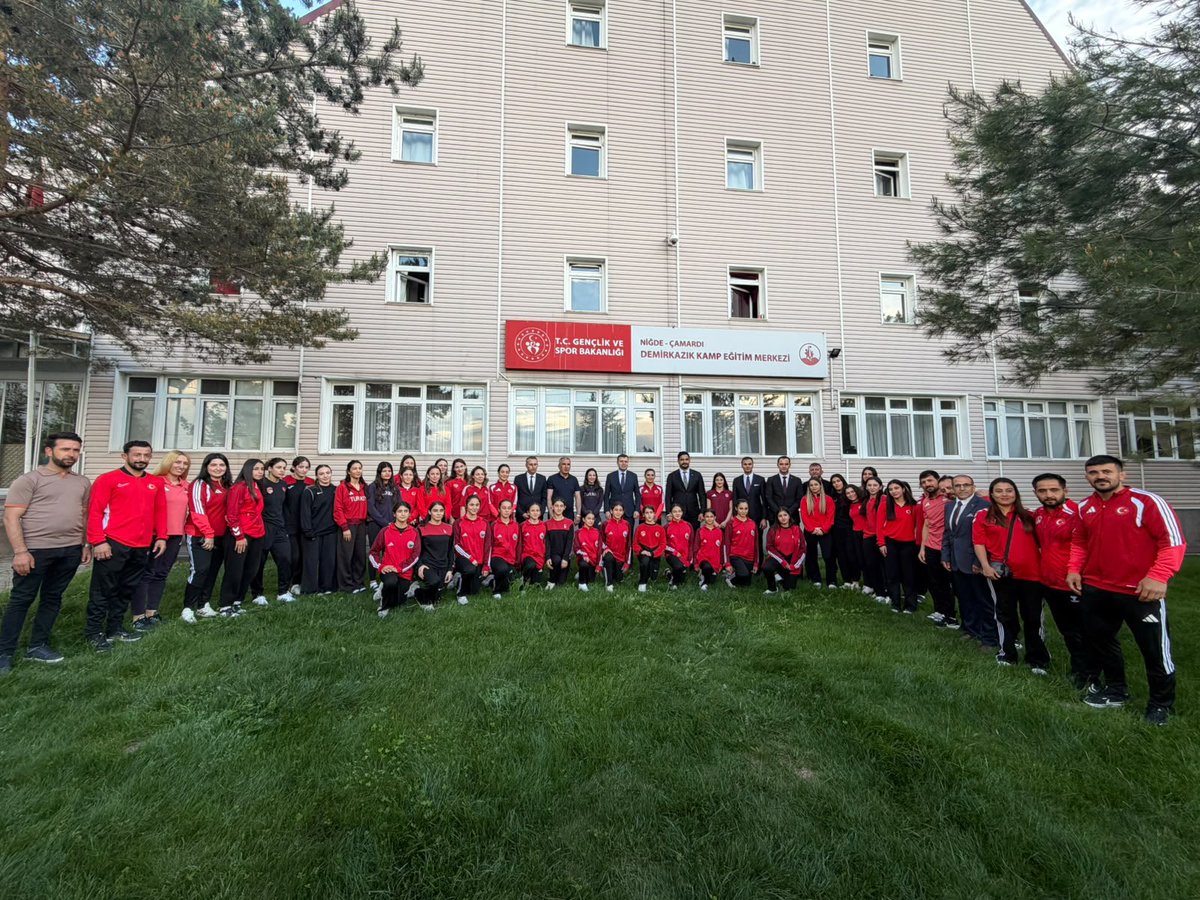 GSB_Nigde's tweet photo. Türkiye Güreş Federasyonu Başkanı ve Olimpiyat Şampiyonu Taha Akgül, İl Müdürümüz Sayın Yüksel Dorul ile birlikte Niğde Valimiz Sayın  Nedim Akmeşe’yi makamında ziyaret etti. Demirkazık Kamp Eğitim Merkezi’nde incelemelerde bulundu. https://t.co/5bTuBghKhT