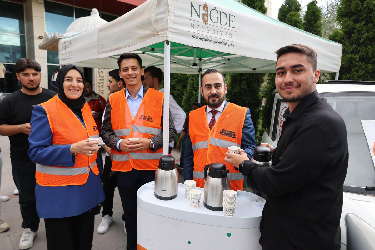 uniaknigdee's tweet photo. İl Başkanımız Hacı Mehmet Eren, Gençlik Kolları Başkanımız İbrahim Göktuğ Giray, Kadın Kolları Başkanımız Naciye Erol ve İl Üniversiteler Başkanımız Muhammed Salih Şen’in katılımlarıyla genç kardeşlerimize kahve ikramında bulunduk.

Sınavlarında tüm arkadaşlarımıza başarılar. https://t.co/8QyIGTkp0n