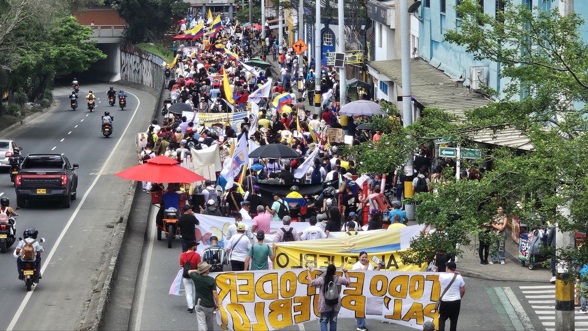 AquinoTicias1's tweet photo. Así recibe Medellín a @IvanCepedaCast, nos vemos yaa en Carabobo Norte - cerca a la estación Universidad del Metro.

Iván Cepeda en Medellín por la vida y el amor, porque VenSeremos y Será Hermoso ✊🏾♥️🥄 https://t.co/vkP6xZnMUK